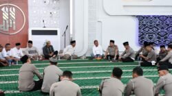 Pererat Silaturahmi dan Jaga Kamtibmas, Kapolresta Cirebon dan 27 Kapolsek Jajaran Gelar Shalat Subuh Keliling