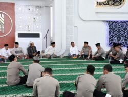 Pererat Silaturahmi dan Jaga Kamtibmas, Kapolresta Cirebon dan 27 Kapolsek Jajaran Gelar Shalat Subuh Keliling