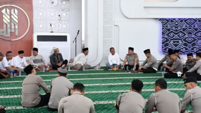 Pererat Silaturahmi dan Jaga Kamtibmas, Kapolresta Cirebon dan 27 Kapolsek Jajaran Gelar Shalat Subuh Keliling