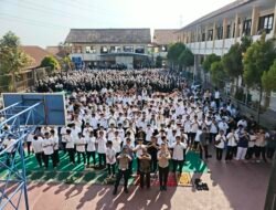 Tingkatkan Kesadaran Tertib Lalu Lintas dan Cegah Balap Liar, Sat Lantas Polres Kuningan Gelar “Police Goes to School” di SMAN 1 Mandirancan
