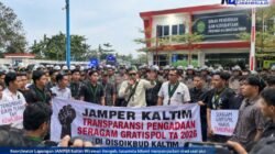 JAMPER Kaltim Bongkar Selisih Harga Seragam Gratispol Rp87 Ribu per Paket, Disdik Dituntut Buka Data!